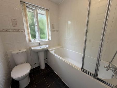 8 Merrion Park, Dunmurry, Belfast, BT17 0SF - Photo 2