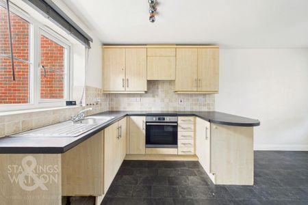 3 bedroom semi-detached house to rent - Photo 4