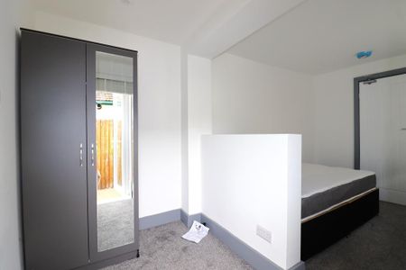 5 bedroom terraced house to rent - Photo 4