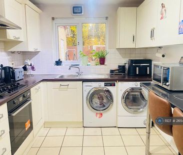 3 bedroom end of terrace house to rent - Photo 5