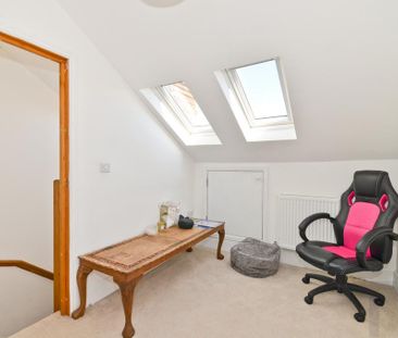 4 bedroom semi-detached house to rent - Photo 1