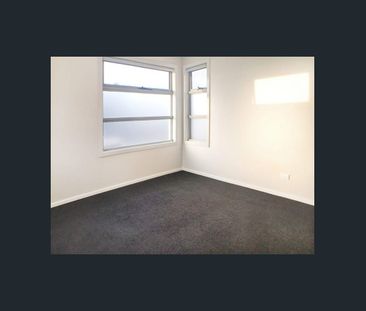 Contemporary TWO bedroom Townhouse in Altona North! - Photo 5