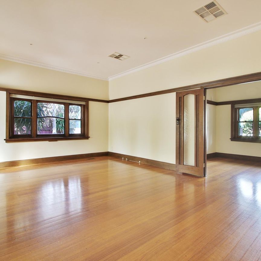 2 Lockwood Street, Bentleigh VIC 3204 - House For Rent | Domain - Photo 1