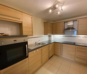 1 bedroom retirement property to rent - Photo 6