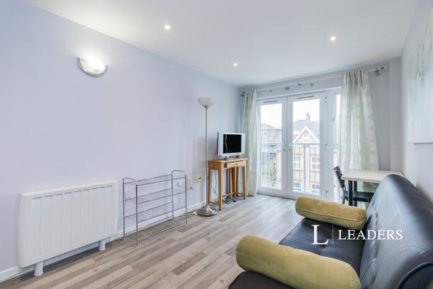 1 bedroom property to rent Kingston upon Thames, KT1 - Photo 1