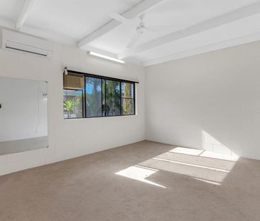 CHARMING TWO BEDROOM TOWNHOUSE ON CITY FRINGE - Photo 4