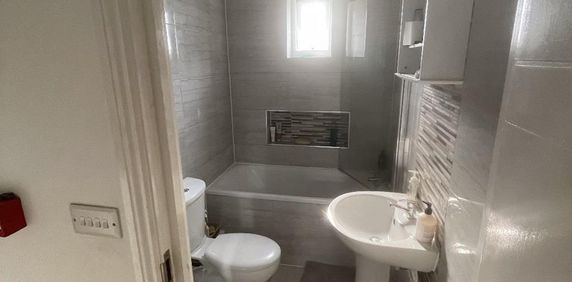 Room in a Shared Flat, Philip Lane, N15 - Photo 2