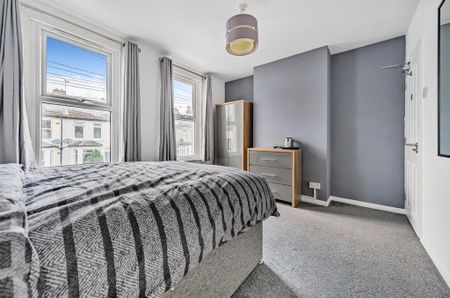 1 bedroom in a house share to rent - Photo 3