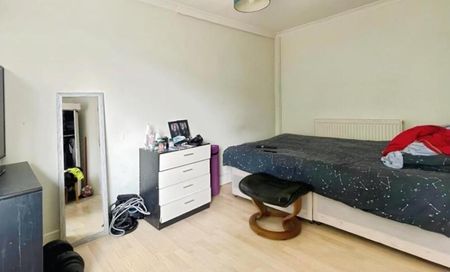 4 bedroom end of terrace house to rent - Photo 3