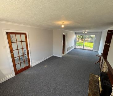 3 bedroom semi-detached house to rent - Photo 2