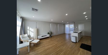 Modern Family Home - Photo 4