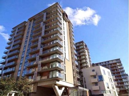 Furnished Studio Apartment in the Spectrum Development, with its unique, modern and functional design, and close proximity to Manchester's Deansgate area. - Photo 3