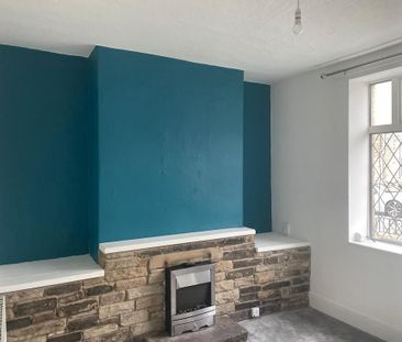 2 bedroom end of terrace house to rent - Photo 2