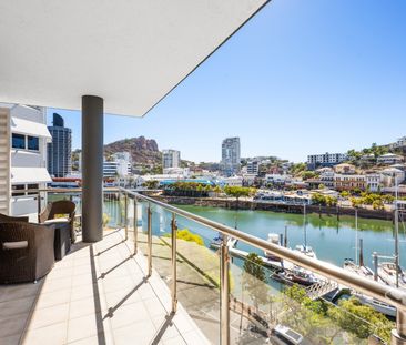 Fully Renovated, Stunning, TOP FLOOR, Executive Living, CBD river view - Large (189sqm) two Bedroom + Study Furnished Luxury - Photo 4