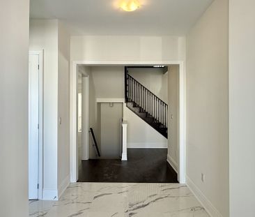 For Lease - 33 Cecil Saunders Drive, Georgina, Ontario - Photo 2