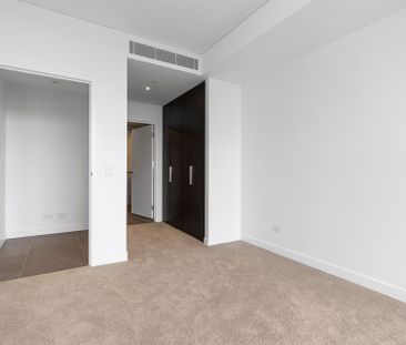 Embassy Towers - Stunning Two Bedroom Apartment - Photo 3