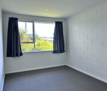 Fully Renovated sunny two bedroom unit - Photo 2