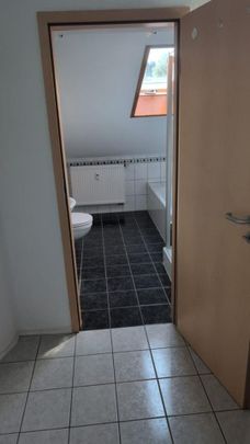 unsere moderne, helle 2-Zi-DG-Wohnung mit Balkon - Photo 1