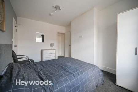 5 bed house of multiple occupation to rent in Munro Street, Stoke-On-Trent - Photo 2