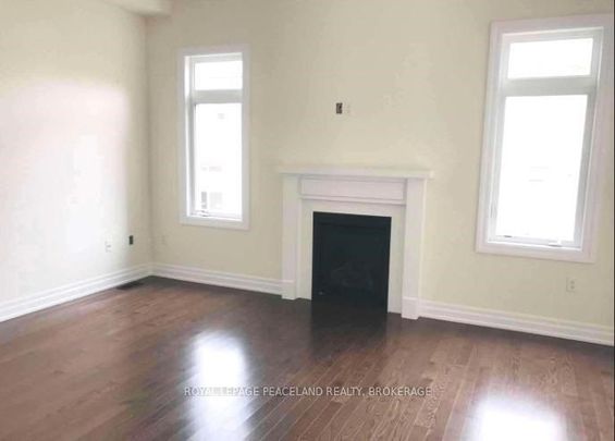 For Lease - 19 Botelho Circle, Aurora, Ontario - Photo 1