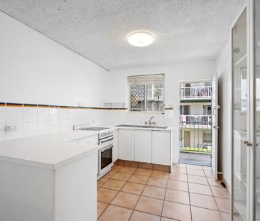 Stunning First-Floor Apartment with Uninterrupted Ocean Views - Photo 5