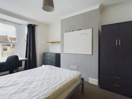 4 bedroom terraced house to rent - Photo 3