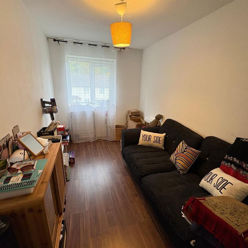 2 bed flat to rent in Charles Crescent, Harrow, HA1 - Photo 1