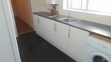 1 bedroom flat to rent - Photo 5