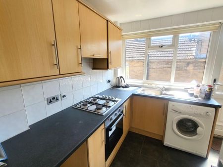 2 bedroom semi-detached bungalow to rent - Photo 3