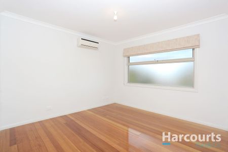 Spacious Stunning Townhouse! - Photo 4