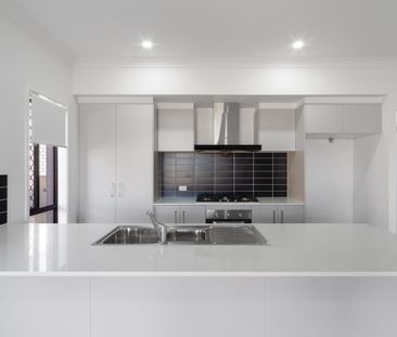 FAMILY 4 BED HOUSE IN COVELLA ESTATE, NEXT TO PARK. $660/W UNTIL 2/... - Photo 5