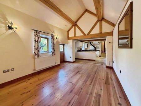2 bedroom barn conversion to rent - Photo 2
