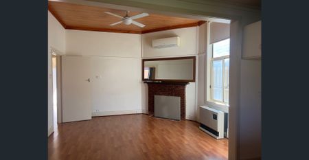 Spacious 3 Bedroom Home - Photo 3