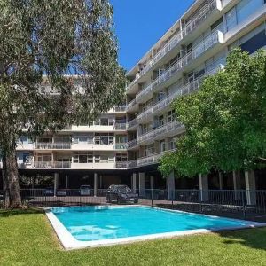 SPACIOUS AND LIGHT TWO BEDROOM APARTMENT WITH DISTRICT VIEWS - Photo 2