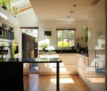 2 bedroom terraced house to rent - Photo 4