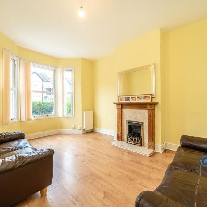 4 bedroom semi-detached house to rent - Photo 1