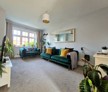 2 bedroom end of terrace to let - Photo 1