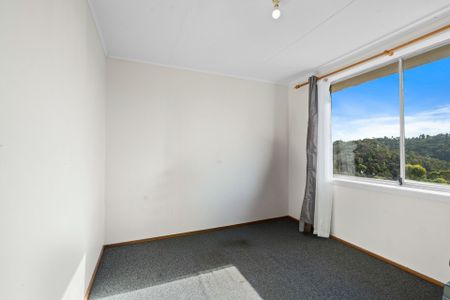 Spacious 3-Bed Home in Glenorchy - Photo 4