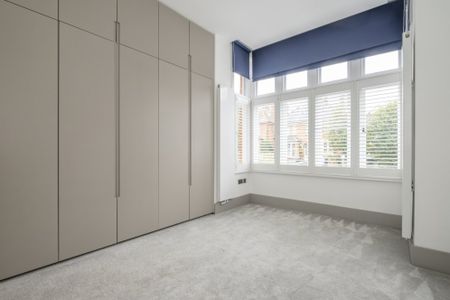 3 bedroom flat to rent - Photo 4