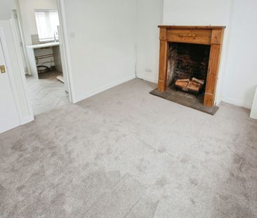 Terraced House to rent on - Photo 1