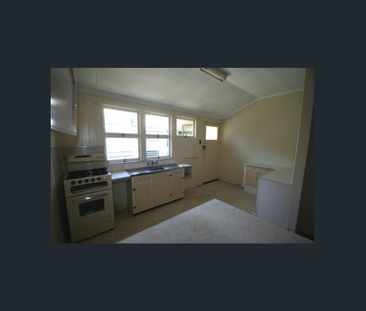 Great value, charming two bedroom flat - Photo 2