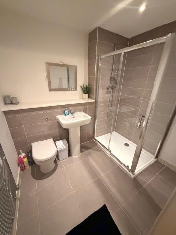 1 Bed Flat, Lydia Ann St, L1 - Photo 5