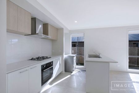 BEAUTIFUL HOUSE TO IMPRESS! - Photo 4