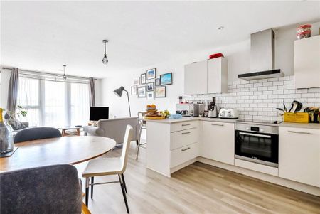 3 bedroom flat to rent - Photo 2