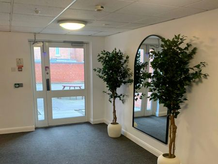 Flat to rent on - Photo 5