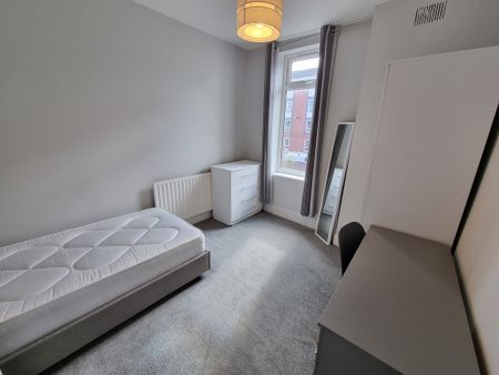 4 Bed Student Accommodation - Photo 4