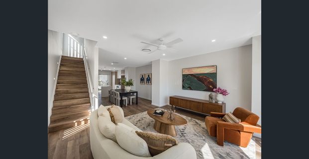 Modern 3-Bedroom Townhouse in Rochedale - Photo 1