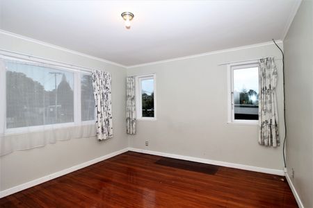 Unit 1, 1 Wattle Road, Sunnyvale, Auckland - Photo 5