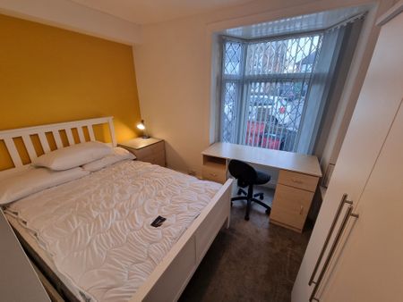 4 Bed Student Accommodation - Photo 4