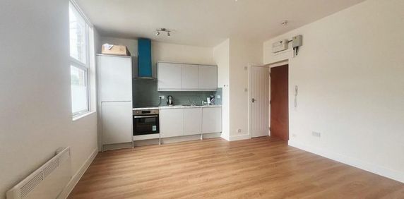 Studio to rent - Photo 2